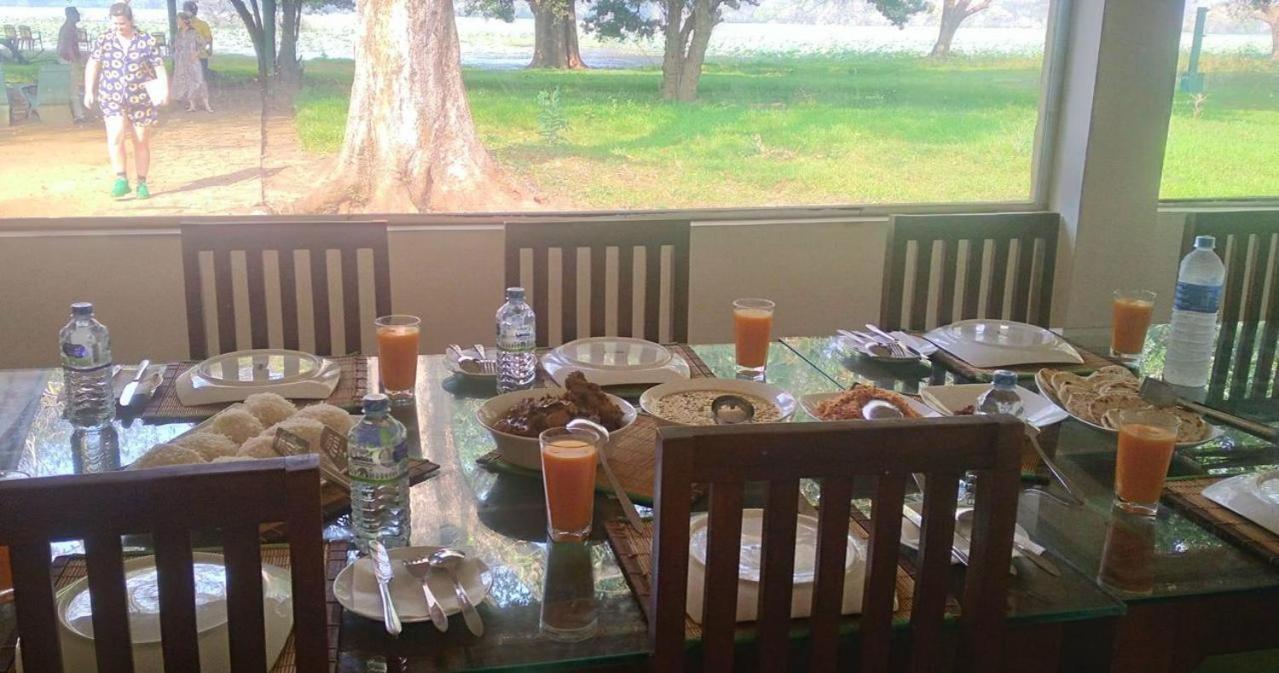 Crocodile Park Bungalow Kataragama Bagian luar foto