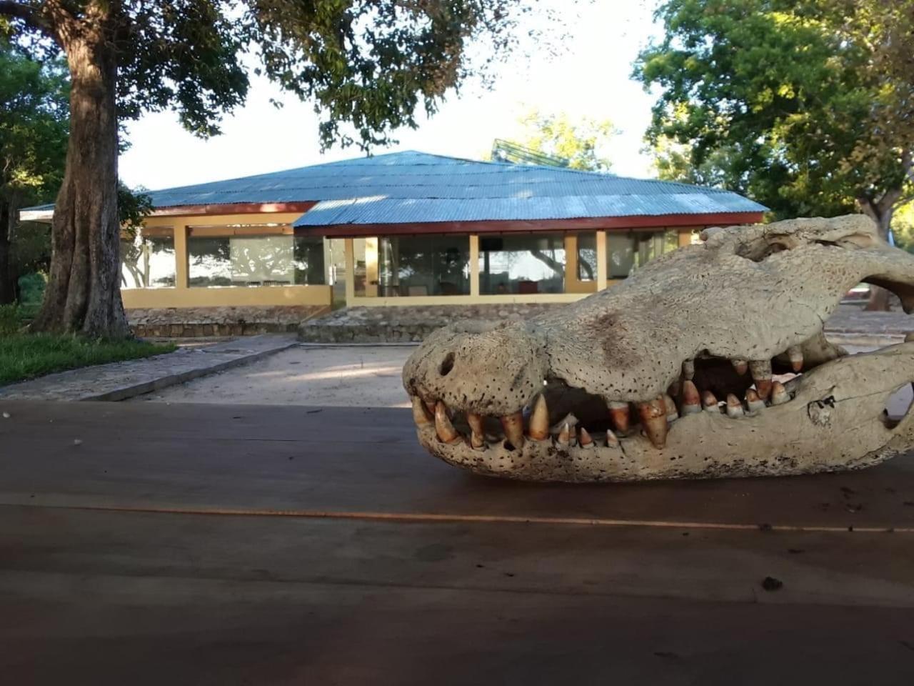 Crocodile Park Bungalow Kataragama Bagian luar foto